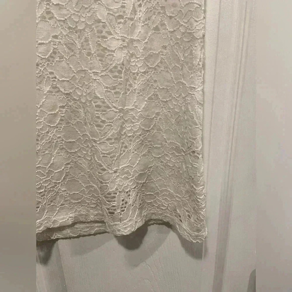 Maurice’s White Lace Stretch Short Sleeve Tree Sheer Pullover Scoop Neck Size S - Picture 3 of 9